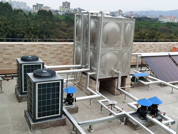 實拍圖-空氣能熱水工程現(xiàn)場